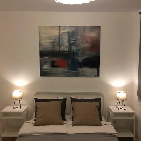 Elegant Close To The Old Town Apartment