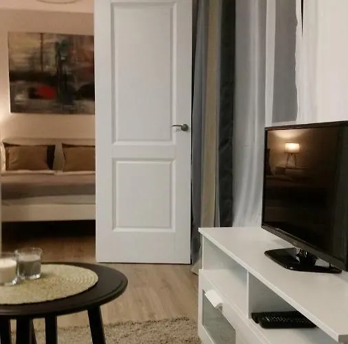 Elegant Close To The Old Town Apartment